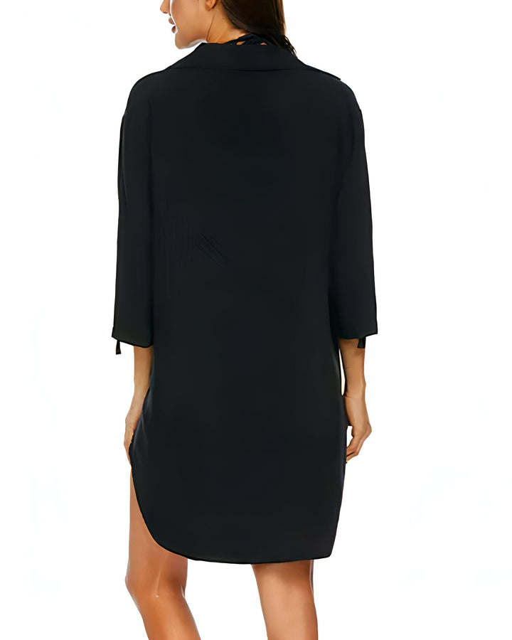 Vue arrière d'un kimono noir élégant sur une femme, mettant en valeur le style et la coupe. Parfait pour votre garde-robe. Kimonos à la mode disponibles.