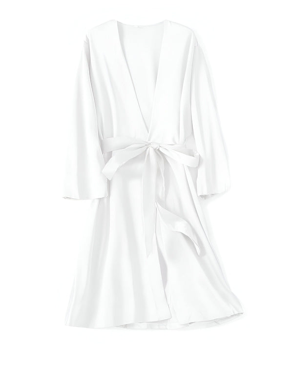 Kimono blanc pour femmes avec une ceinture, parfait comme peignoir ou vêtement d'intérieur. Découvrez notre collection de kimonos confortables et élégants.