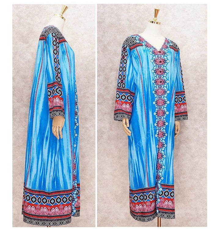 Kimono long bleu turquoise à motifs décoratifs sur un mannequin. Vente de kimonos et vêtements d'inspiration japonaise en ligne.