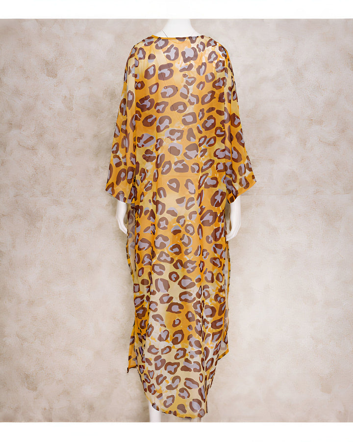 Kimono long imprimé léopard jaune et marron, présenté de dos sur un mannequin. Vêtement style japonais, idéal pour un look tendance et confortable. Découvrez notre collection de kimonos.