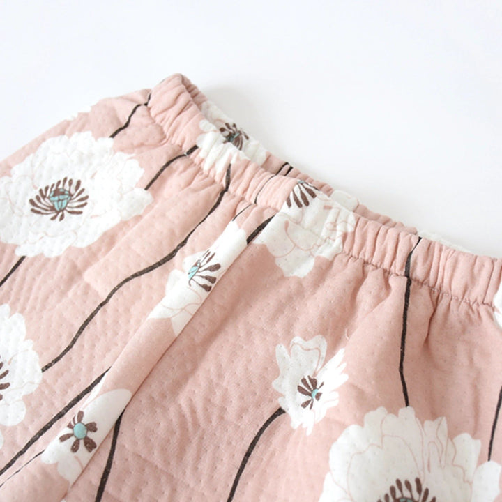 Pantalon de kimono rose à fleurs blanches. Détail de la taille élastique. Vêtements japonais confortables et élégants.