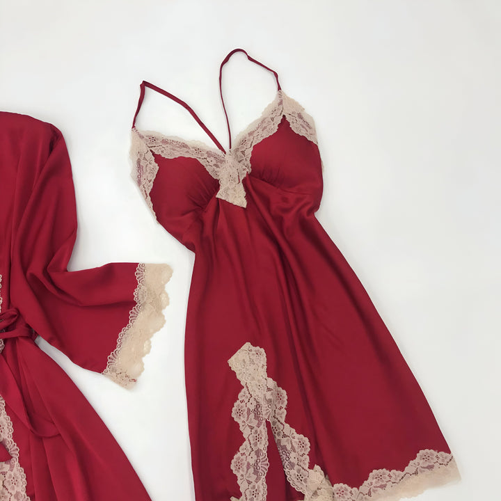 Ensemble kimono rouge avec fine dentelle. Vêtements de nuit élégants et confortables. Collection de kimonos pour femmes.