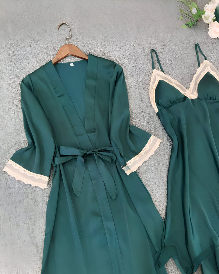 Ensemble kimono vert et nuisette assortie avec détails en dentelle. Vêtements de nuit élégants pour femme. Kimonos de notre collection.