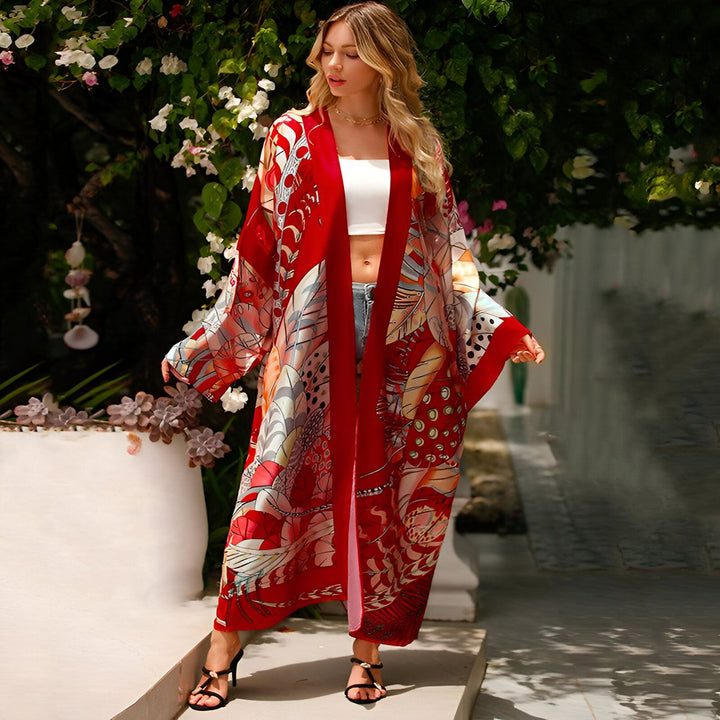 Femme portant un kimono rouge à motifs floraux. Vente de kimonos élégants et confortables pour toutes les occasions. Découvrez notre collection de kimonos uniques et originaux.