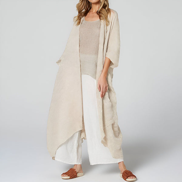Kimono long beige pour femme, vêtement léger et élégant de notre collection. Idéal pour un look décontracté et sophistiqué. Découvrez notre gamme de kimonos uniques.
