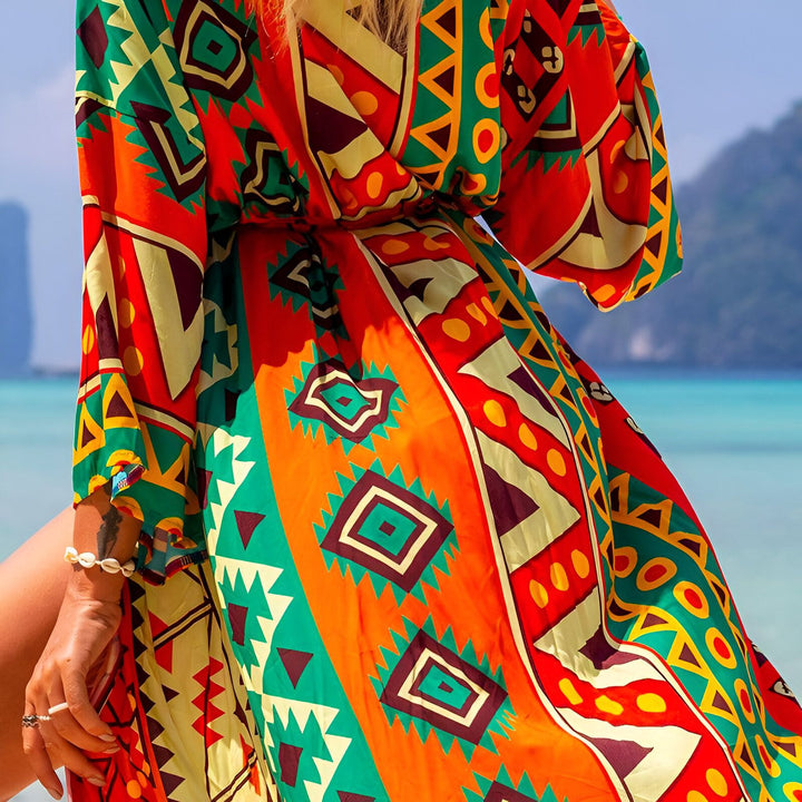 Kimono coloré à motifs géométriques, parfait pour la plage. Vêtements de plage élégants et confortables. Découvrez notre collection de kimonos uniques.