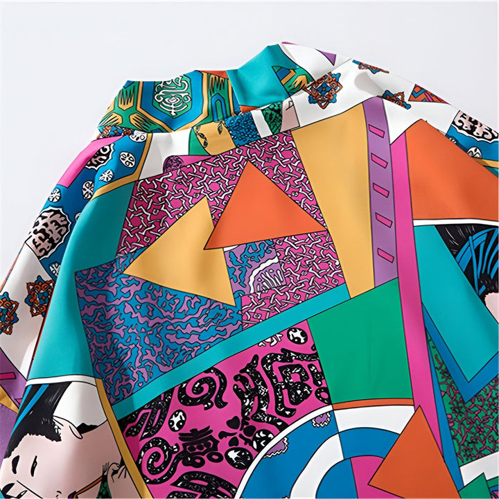 Détail d'un kimono coloré avec motifs géométriques et asiatiques. Idéal pour un style unique et tendance. Découvrez notre collection de kimonos.