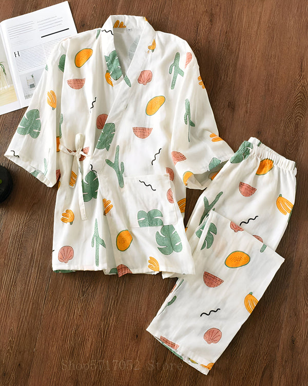 Ensemble kimono pour femmes, motif tropical (cactus, coquillages, feuilles), tissu léger et confortable. Vêtements de nuit kimono originaux et élégants, disponibles dans notre boutique en ligne.