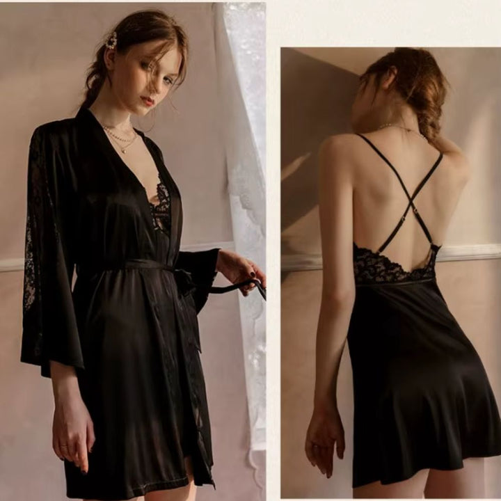 Kimono noir élégant pour femme. Vue de face avec une robe de nuit en dessous, et vue arrière avec des bretelles croisées en dentelle. Vêtements de nuit raffinés.
