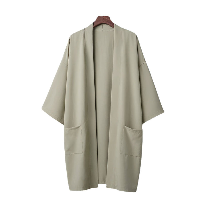 Kimono beige en lin sur cintre. Vêtements japonais traditionnels. Boutique de kimonos en ligne.