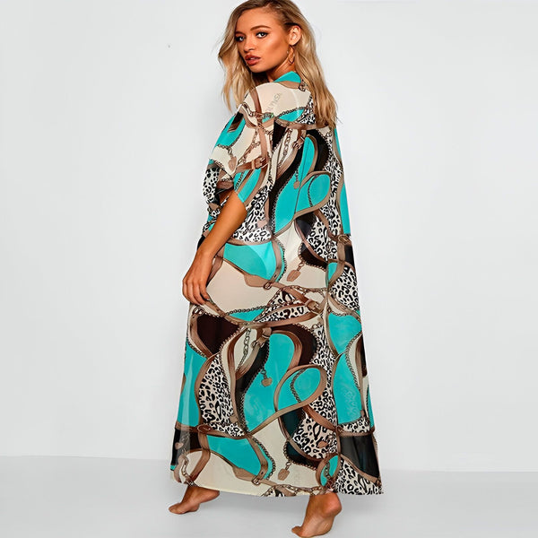 Femme portant un kimono long avec un motif chaîne et léopard turquoise, beige et marron. Vêtement d'extérieur léger et élégant. Kimonos à la mode pour femmes.