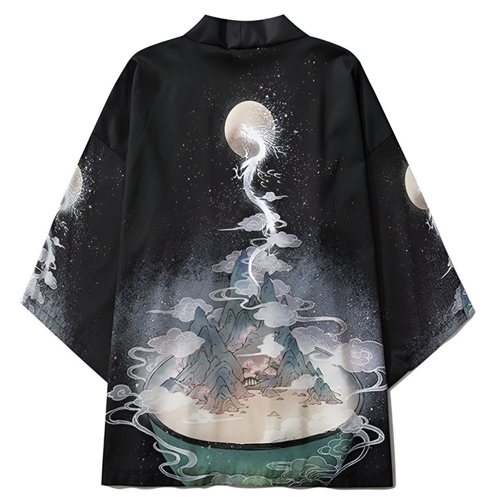 Kimono noir imprimé lune et dragon, style japonais. Vêtement traditionnel revisité, idéal pour un look tendance et original. Découvrez notre collection de kimonos uniques.
