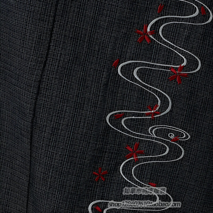 Détail d'un kimono noir avec broderies florales rouges et motifs ondulés blancs. Tissu texturé. Kimonos japonais traditionnels et modernes à vendre.
