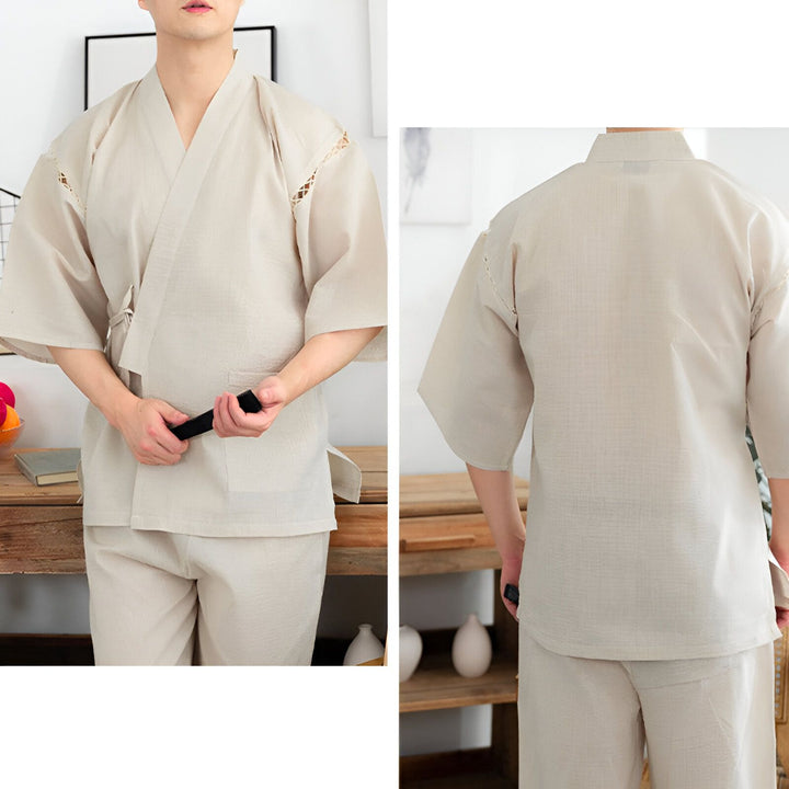 Homme portant un kimono beige. Vue de face et de dos. Tenue traditionnelle japonaise. Vêtements kimono à vendre en ligne.