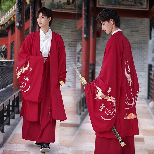 Homme portant un kimono rouge traditionnel avec broderies de phénix. Vêtements kimono élégants et authentiques à découvrir.