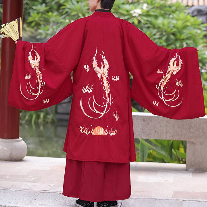 Kimono rouge brodé de phénix, vue de dos. Vêtements traditionnels japonais à manches larges. Vente de kimonos en ligne.