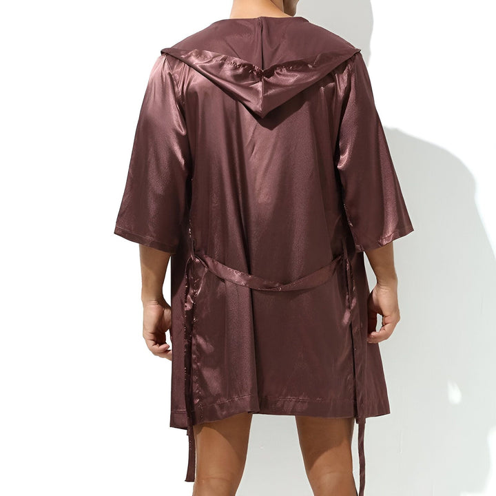 Kimono marron à capuche pour homme, vue de dos. Ce peignoir élégant est parfait pour se détendre à la maison. Découvrez notre collection de kimonos de luxe.