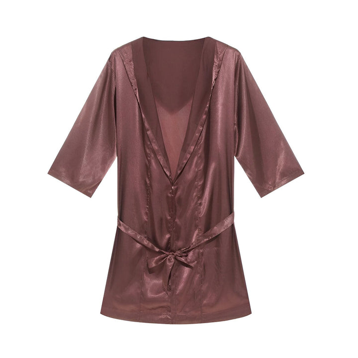 Kimono court marron en satin avec ceinture. Vêtements japonais traditionnels pour femmes. Achetez des kimonos en ligne.