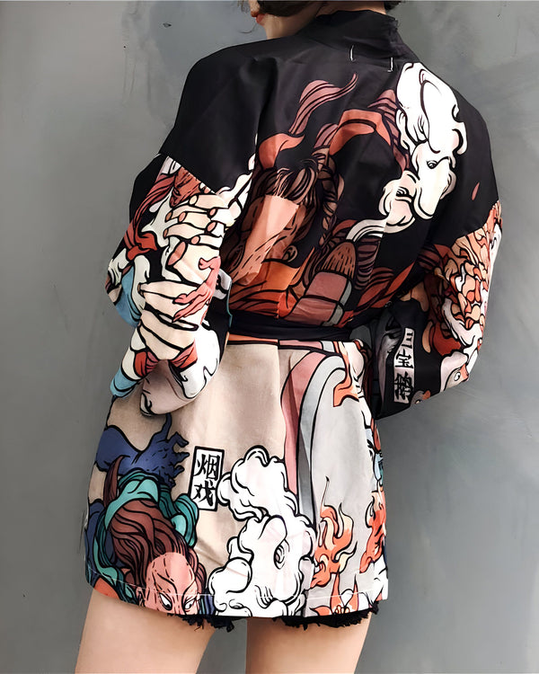 Dos d'une personne portant un kimono japonais imprimé. Motifs complexes et colorés. Kimonos traditionnels et modernes en vente.