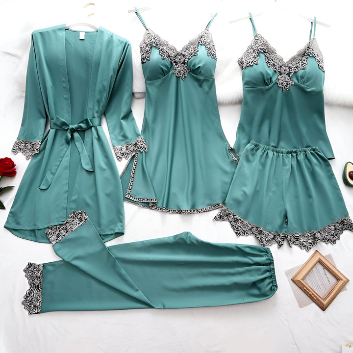 Ensemble kimono femme vert turquoise avec dentelle. Peignoir, nuisette, short et pantalon de pyjama. Idéal pour se détendre avec style. Notre collection kimono pour femme.