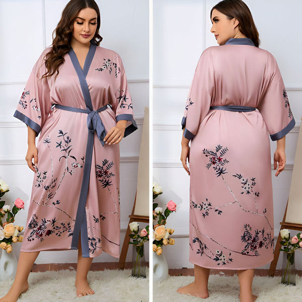 Kimono long rose avec motif floral. Vue avant et arrière. Vêtement d'intérieur confortable et élégant. Idéal pour se détendre avec style.