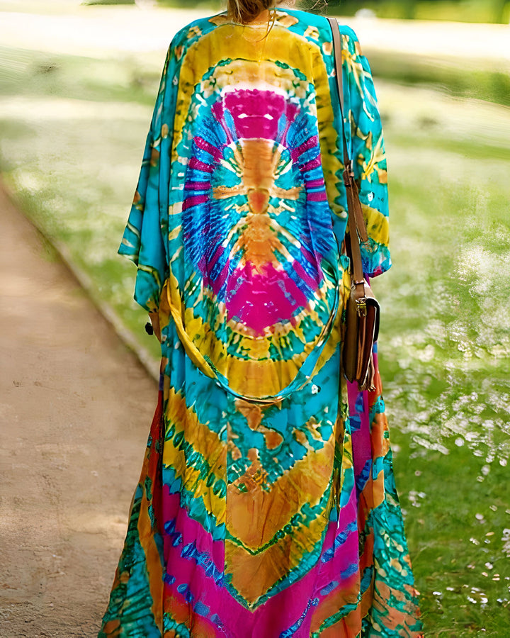 Kimono long et coloré avec motif tie-dye, vue de dos. Idéal pour un style bohème. Découvrez notre collection de kimonos uniques.
