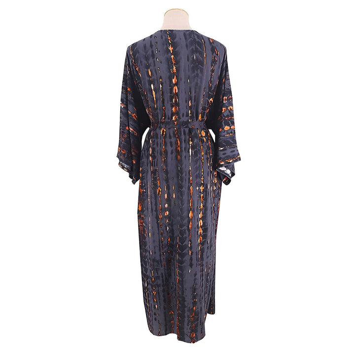 Dos d'un kimono long à motifs tie-dye bleu marine et orange. Kimono pour femme disponible à l'achat.
