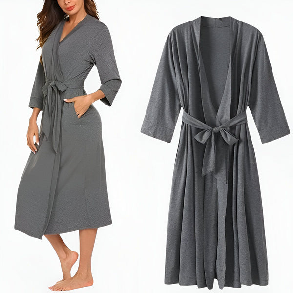 Image d'un kimono gris pour femme, un vêtement de détente confortable avec une ceinture à nouer, idéal pour la maison. Découvrez notre collection de kimonos pour tous les styles.