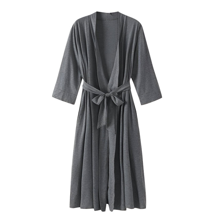 Kimono gris en jersey avec ceinture à nouer. Vêtement d'intérieur confortable et élégant. Idéal pour la détente. Notre collection de kimonos.