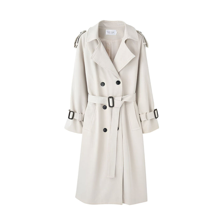 Trench-coat beige pour femme, coupe longue avec ceinture. Alternative moderne au kimono traditionnel, disponible dans notre boutique en ligne.
