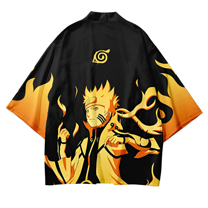 Kimono noir avec motif Naruto. Vêtement de style japonais pour les fans d'anime. Design unique avec le personnage de Naruto et des flammes orange. Parfait pour un look décontracté et original. Découvrez notre collection de kimonos Naruto!