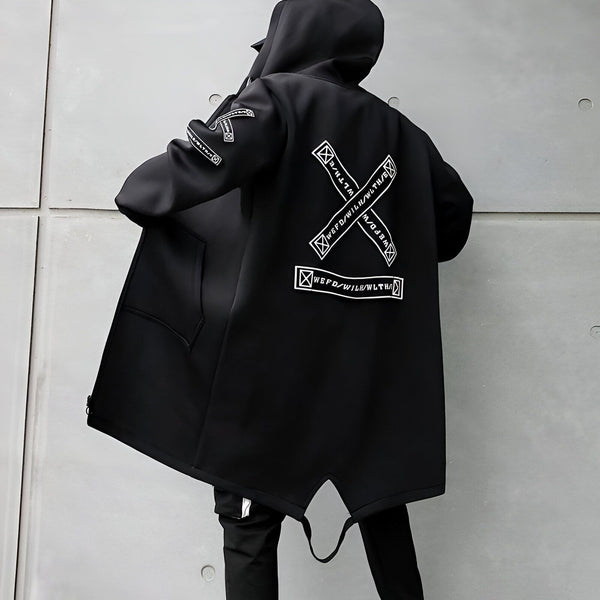 Kimono noir moderne avec capuche et motifs graphiques blancs. Vêtement d'extérieur tendance de style japonais.