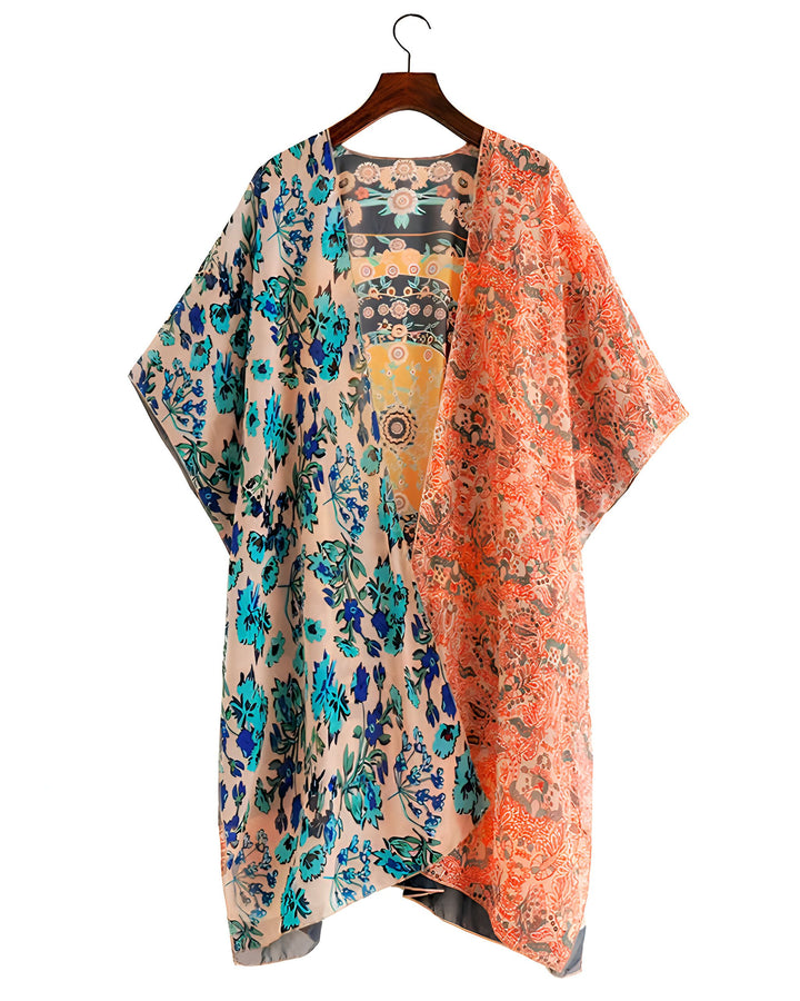 Kimono fleuri multicolore sur cintre. Vêtement léger et élégant. Idéal pour compléter votre garde-robe. Découvrez notre collection de kimonos.