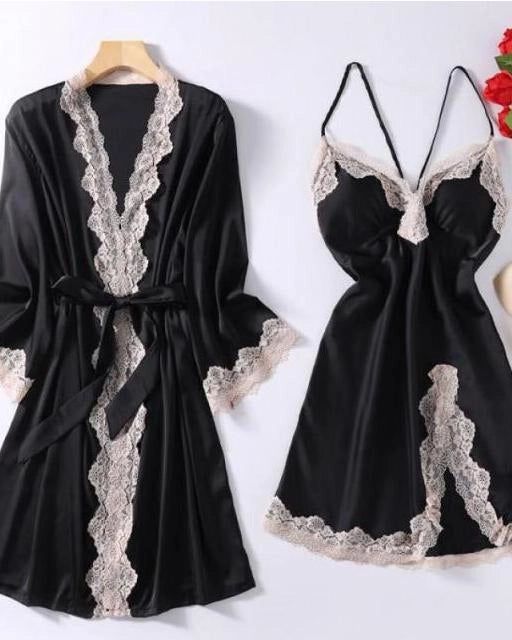 Ensemble kimono noir et nuisette avec détails en dentelle, vêtement d'intérieur élégant et confortable. Kimono de notre collection.