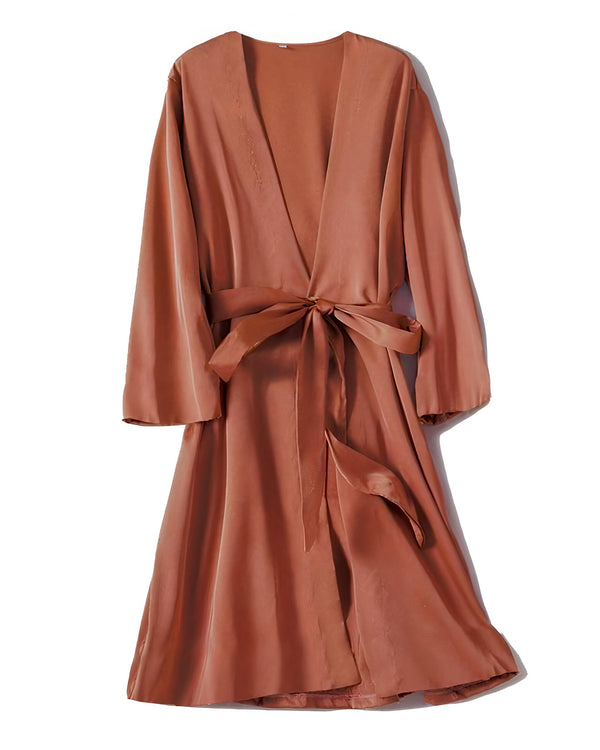 Kimono élégant couleur terre cuite avec ceinture à nouer. Vêtements japonais traditionnels et modernes. Découvrez notre collection de kimonos.