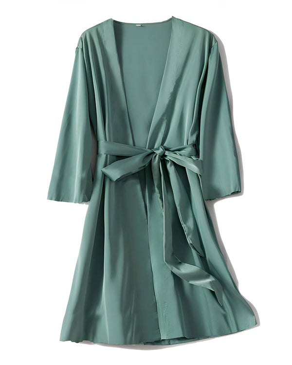 Kimono vert d'eau en soie pour femme. Vêtement d'intérieur élégant avec ceinture assortie. Idéal comme peignoir ou robe de chambre. Découvrez notre collection de kimonos uniques.