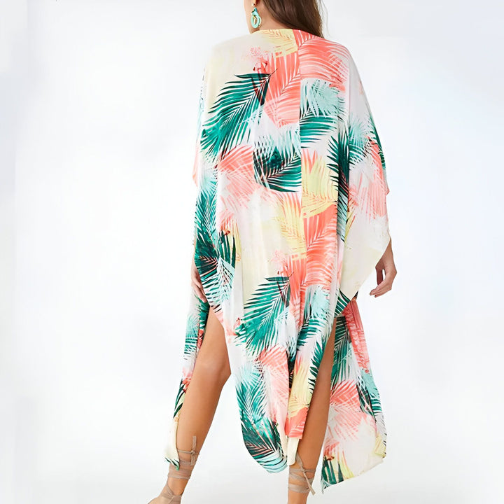 Kimono long imprimé feuilles de palmier tropicales. Vêtement de plage léger et tendance. Collection de kimonos pour femme. Couverture de plage colorée et élégante.