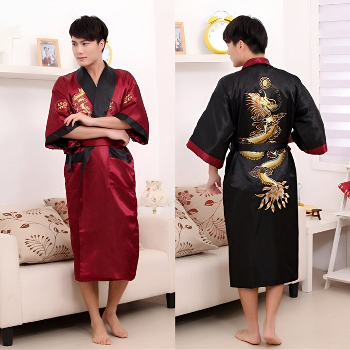 Kimono pour homme : deux modèles, l'un rouge bordeaux avec dragon doré sur le devant, l'autre noir avec dragon doré sur le dos. Vente de kimonos pour homme.