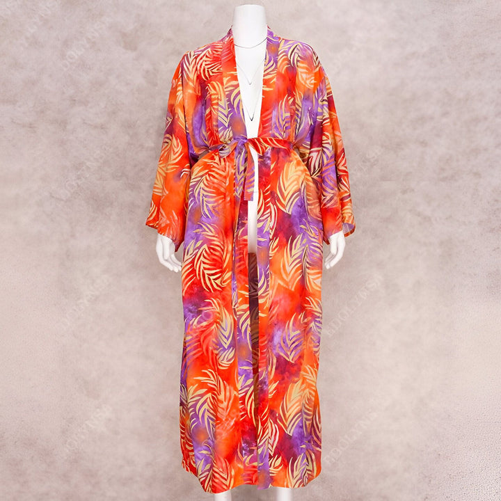 Kimono long imprimé feuilles orange et violet, vendu en ligne. Peignoir de style japonais avec ceinture pour femme.