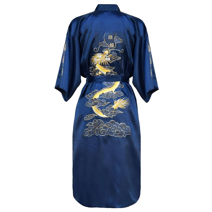 Kimono bleu marine avec motif de dragon doré brodé. Peignoir japonais luxueux, idéal pour se détendre avec style. Vêtement d'intérieur élégant et confortable.