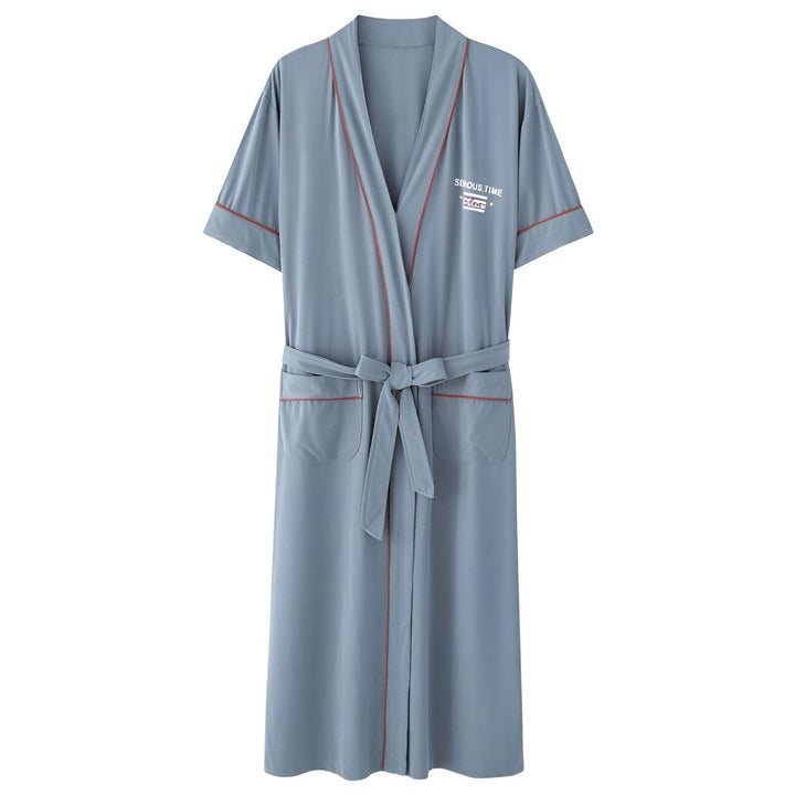 Peignoir kimono bleu pour hommes avec ceinture et finitions rouges. Kimono confortable pour la maison.