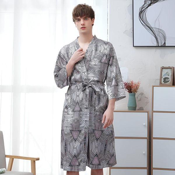 Homme portant un kimono à motifs géométriques. Vente de kimonos pour hommes et femmes.
