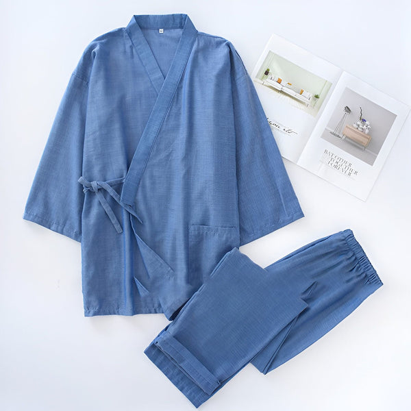 Ensemble kimono bleu décontracté pour homme ou femme. Vêtement de détente japonais, parfait comme pyjama confortable ou tenue d'intérieur élégante. Idéal pour un style japonais authentique et relaxant.