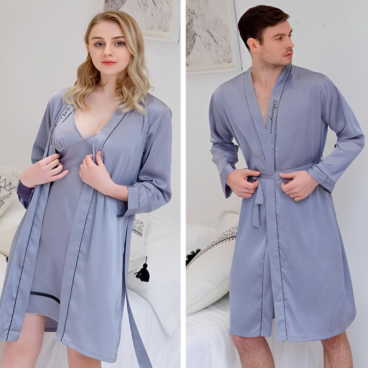 Couple portant des kimonos assortis gris. Homme et femme en peignoirs de style kimono. Vêtements de nuit confortables et élégants. Notre collection de kimonos.