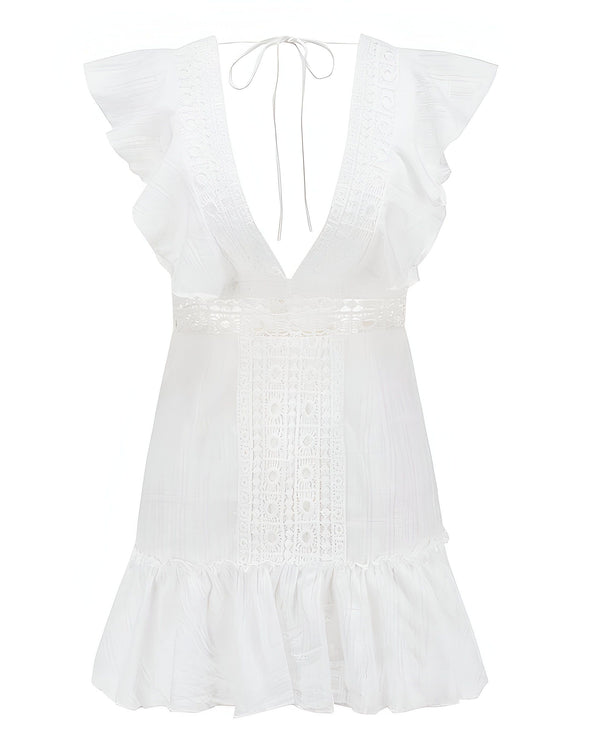 Robe blanche style kimono avec dentelle et volants. Vêtement d'été léger et aéré, parfait pour la plage ou les soirées décontractées. Idéal pour compléter une collection de kimonos tendance.