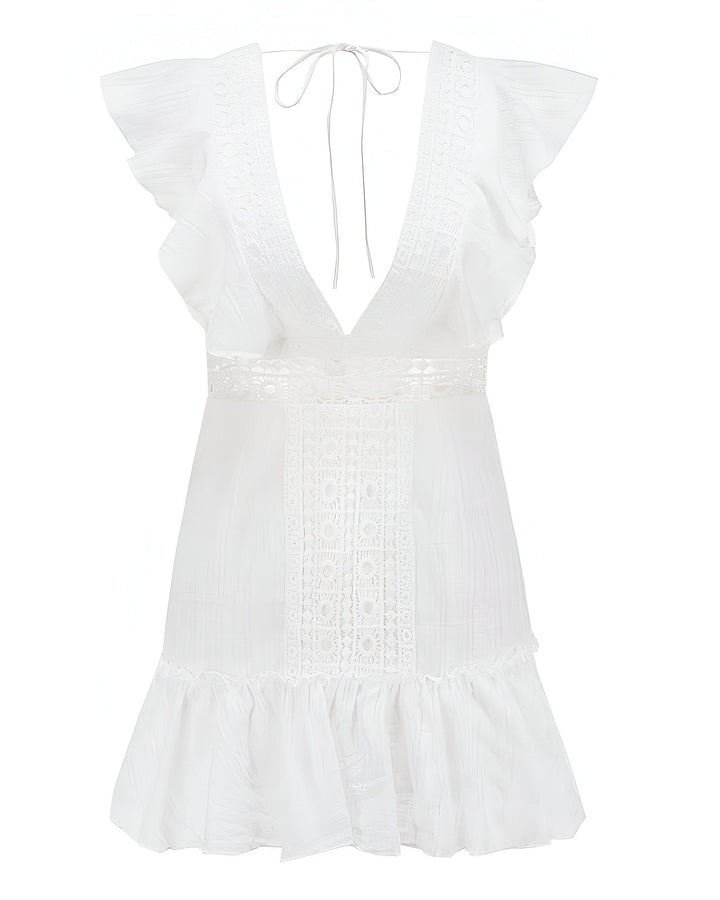 Robe blanche style kimono avec dentelle et volants. Vêtement d'été léger et aéré, parfait pour la plage ou les soirées décontractées. Idéal pour compléter une collection de kimonos tendance.