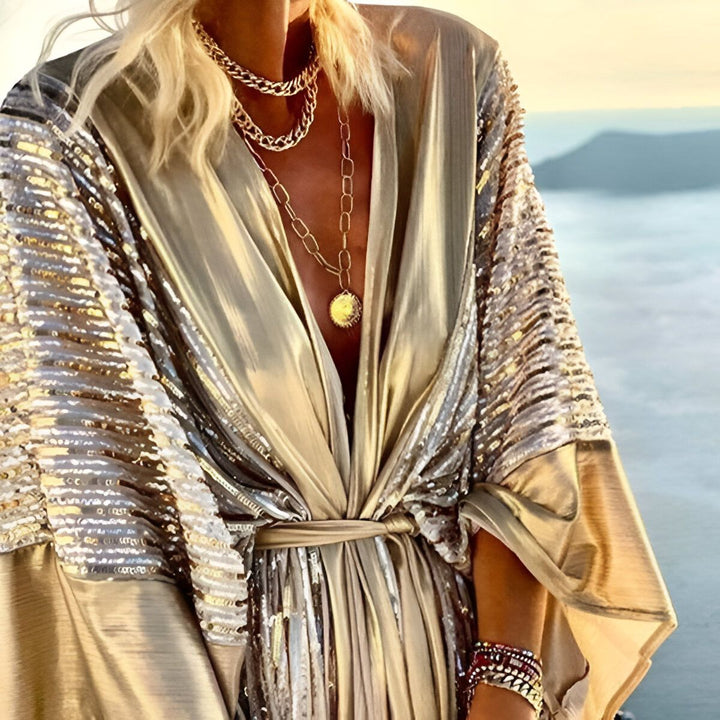 Femme portant un kimono doré scintillant. Vêtements de style kimono à vendre. Mode kimono élégante et confortable. Achetez notre collection de kimonos.