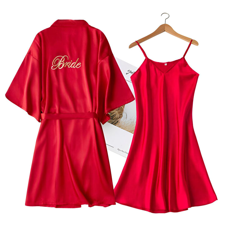 Peignoir kimono rouge "Bride" et nuisette assortie. Ensemble élégant pour future mariée, disponible sur notre boutique en ligne. Idéal pour les préparatifs du mariage.