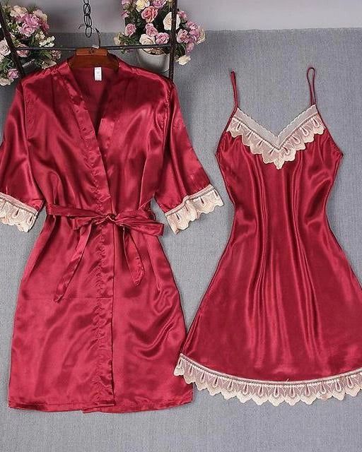 Ensemble kimono rouge en satin avec détails en dentelle. Vêtements de nuit élégants et confortables. Achetez nos kimonos de qualité supérieure pour une touche de luxe.