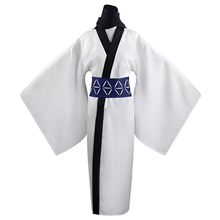 Kimono blanc traditionnel avec motifs bleus et noirs. Vêtement japonais de qualité, idéal pour un look unique. Découvrez notre collection de kimonos authentiques.